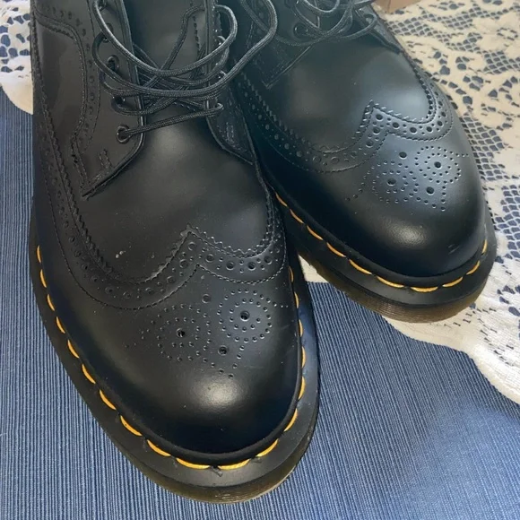 NWT Doc Martens 3989 Yellow Stitch Smooth Leather Brogue Shoes